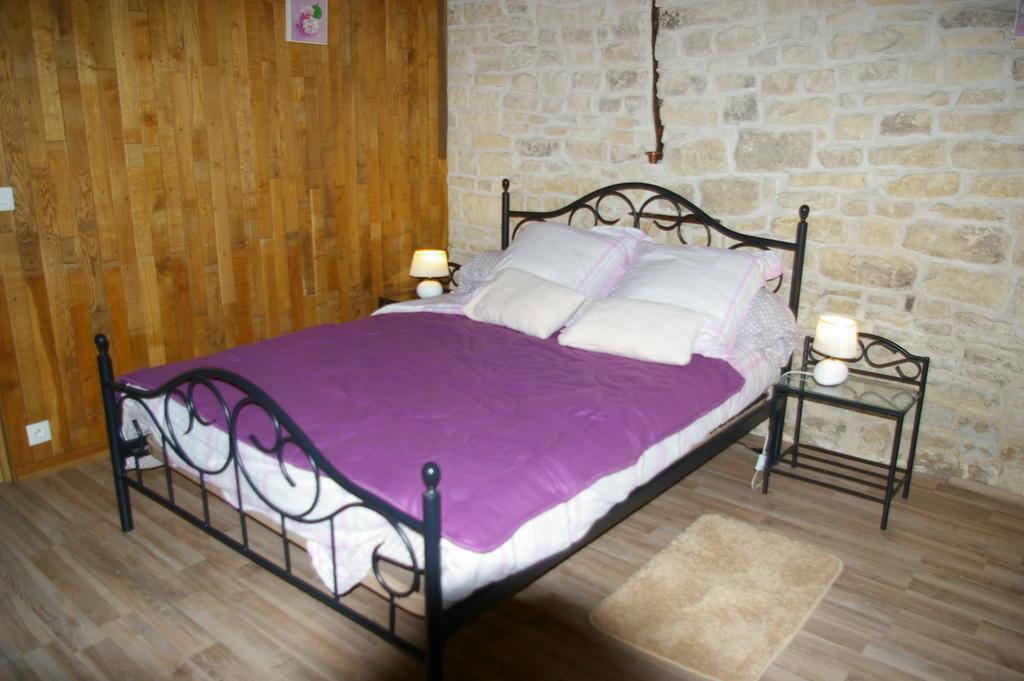 Gite Au Chalet Laferté-sur-Aube Zewnętrze zdjęcie